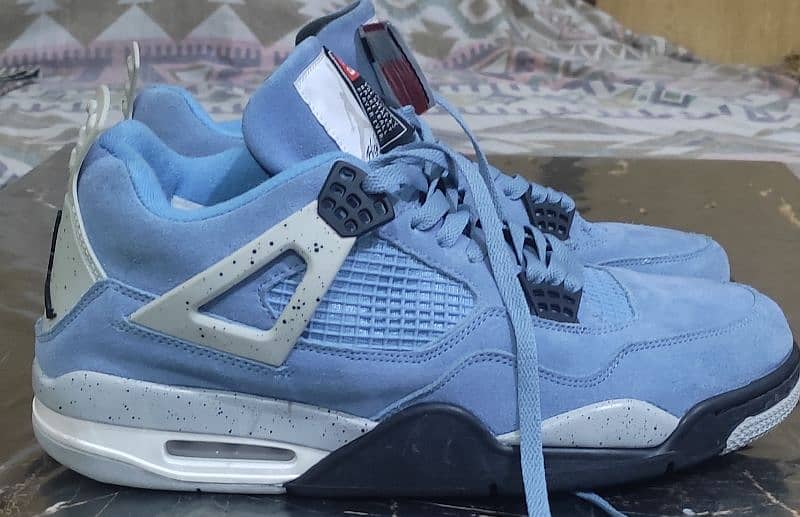 Air Jordan 4 Retro University Blue 4