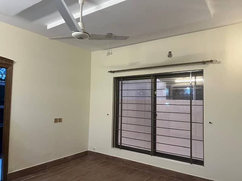 10 Marla Brand New HOUSE For Rent in OVERSEAS A Block Sector C bahia town lahore 1