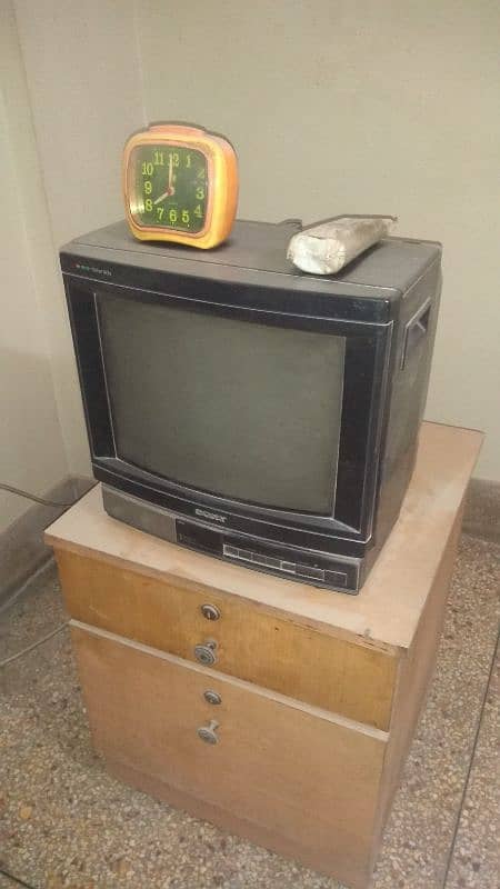 This Antique Sony Trinitron 14 Inch TV Has A Rare Japanese Motherboard 0