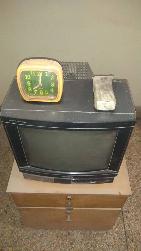 This Antique Sony Trinitron 14 Inch TV Has A Rare Japanese Motherboard 1