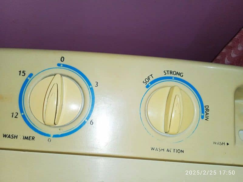 Dawlance washing machine twin tub model no: DW5200 3