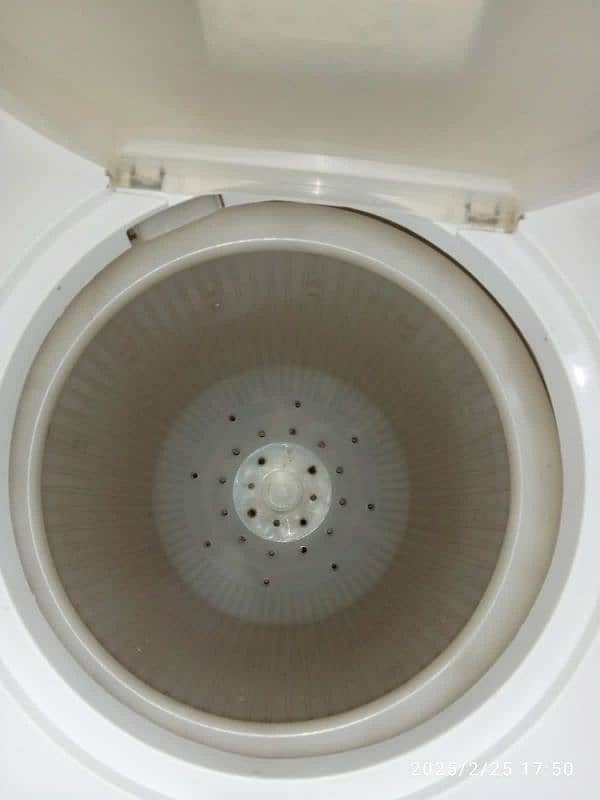 Dawlance washing machine twin tub model no: DW5200 8