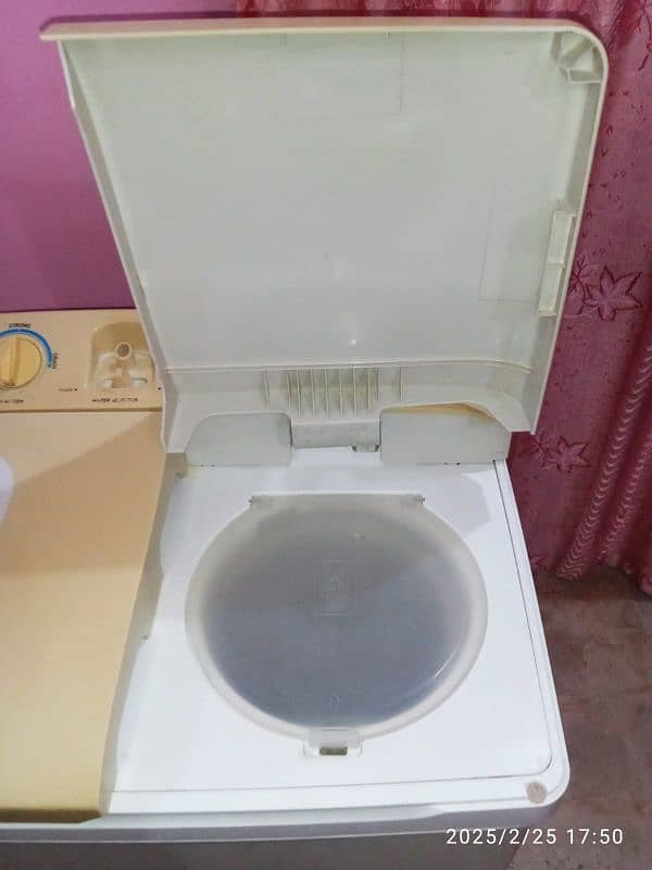 Dawlance washing machine twin tub model no: DW5200 9