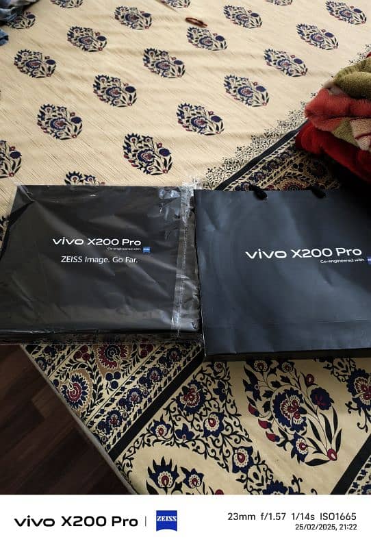 vivo x200 pro grey titanium with complete gifting 1