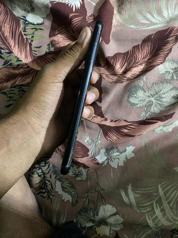 GOOGLE PIXEL 4XL IN GOOD CONDITION 2