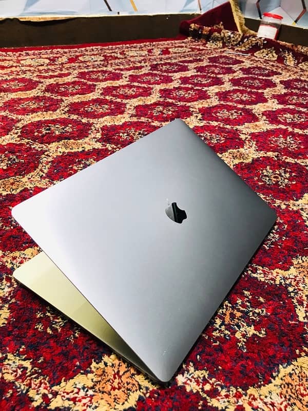 Apple MacBook Pro 2019 core i9 32/512 15inch 10&10 condition 6