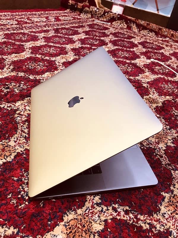 Apple MacBook Pro 2019 core i9 32/512 15inch 10&10 condition 7