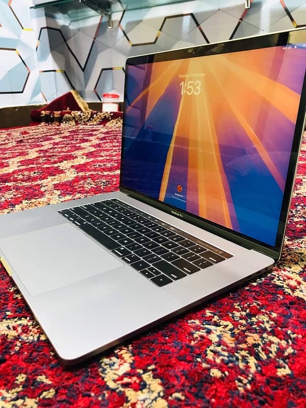 Apple MacBook Pro 2019 core i9 32/512 15inch 10&10 condition 8