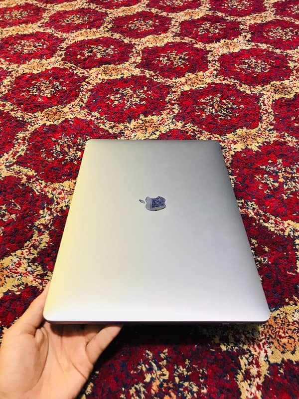 Apple MacBook Pro 2019 core i9 32/512 15inch 10&10 condition 9