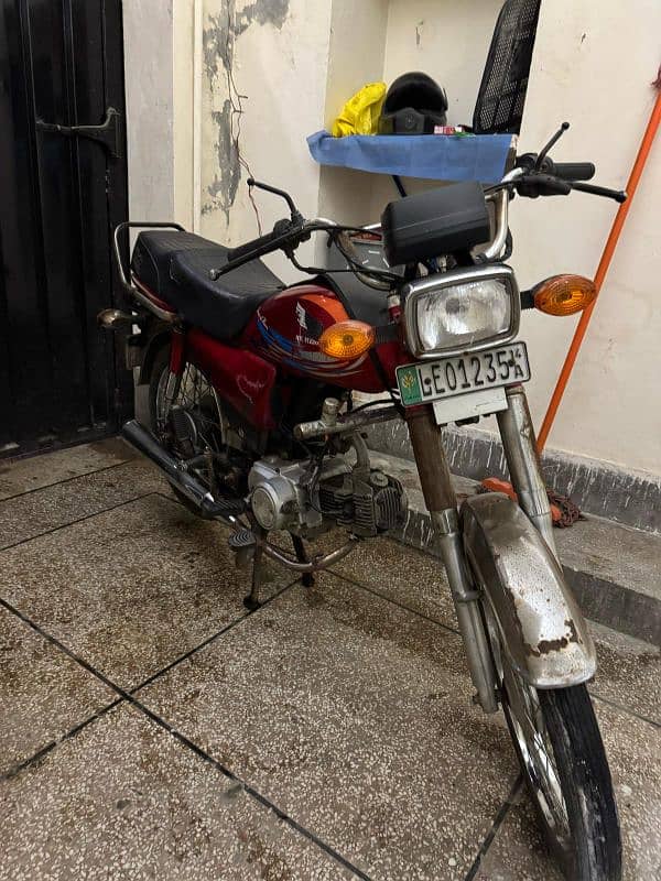 This is a Use bike available for sale. Engine condition is 10/10, 3