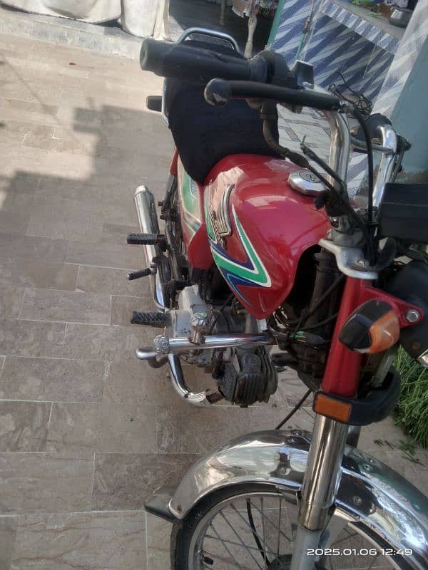 Honda CD 70 2017 model 18 ka tanki tape  WhatsApp number 03120040750 0
