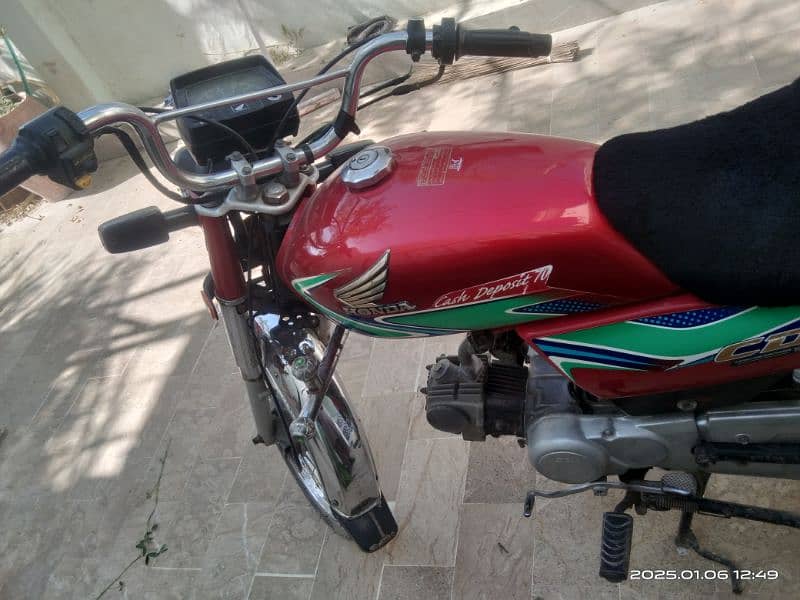 Honda CD 70 2017 model 18 ka tanki tape  WhatsApp number 03120040750 1