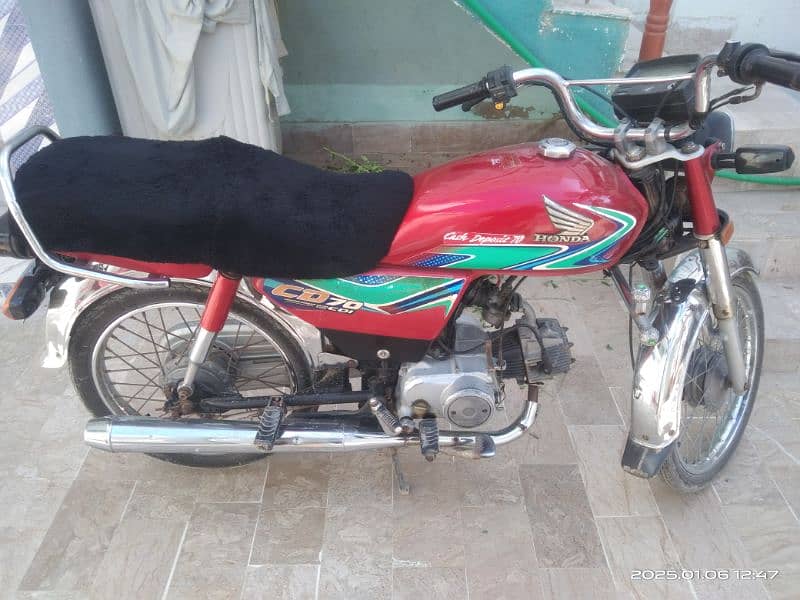 Honda CD 70 2017 model 18 ka tanki tape  WhatsApp number 03120040750 2