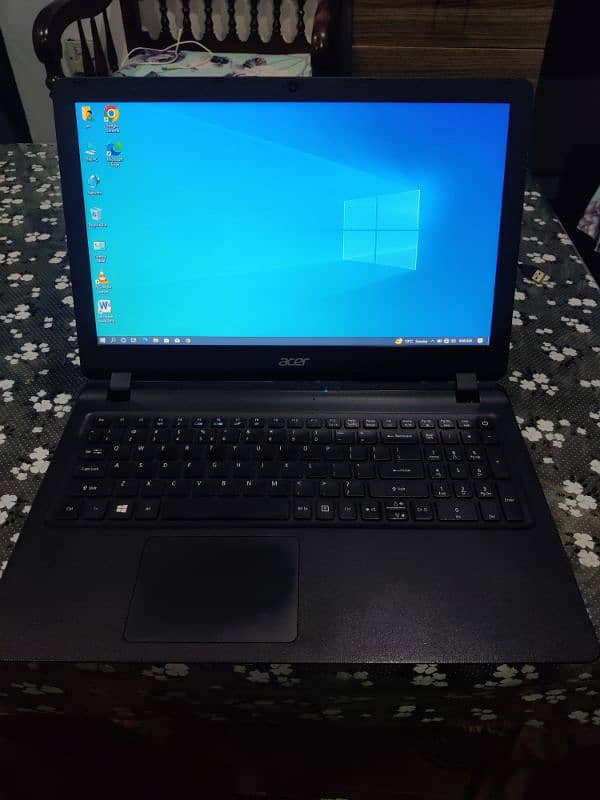 Acer aspire series AMD A4-7210 1