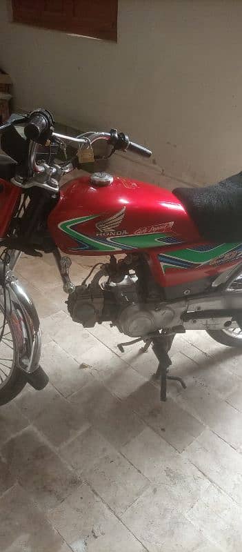 Honda CD 70 2017 model 18 ka tanki tape  WhatsApp number 03120040750 6