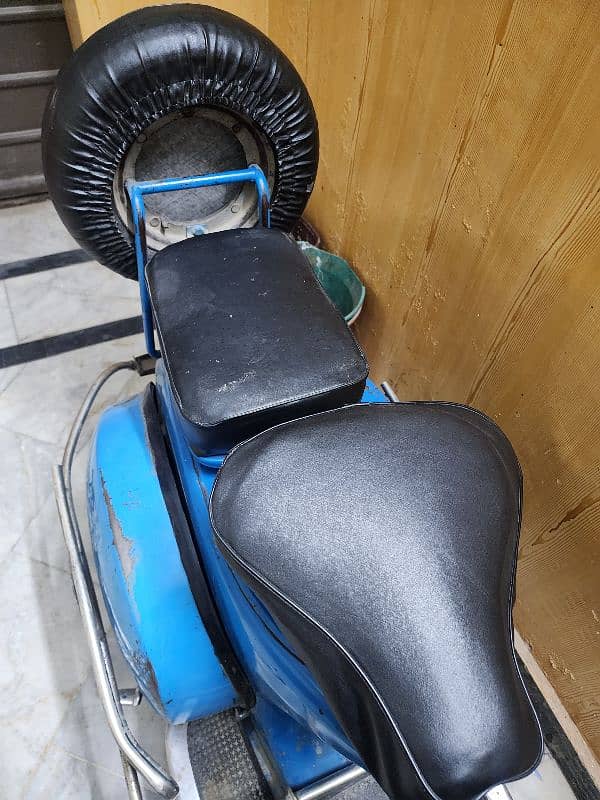 vespa p150s scooter 8