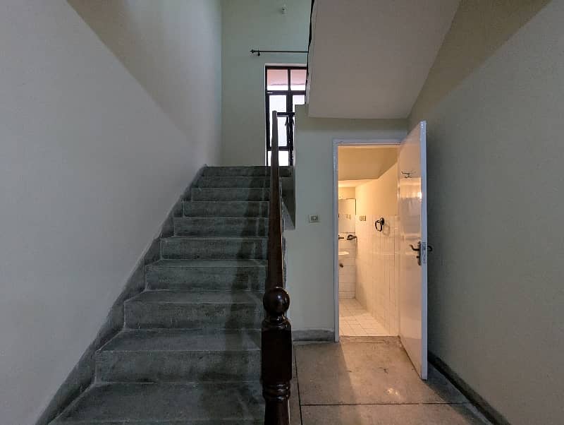 01-Kanal 4-BedRoom's House Available For Rent In Askari-9 Lahore. 33