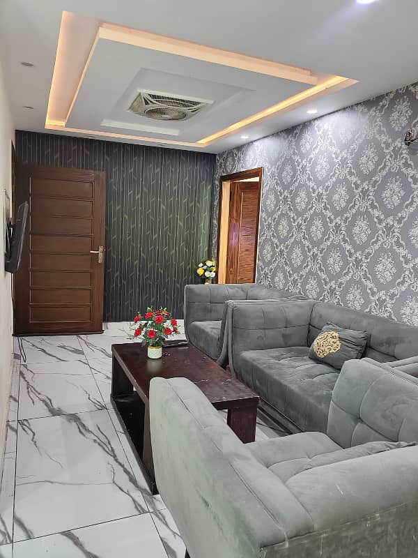 ONE BED LUXERY FURNISHED APARTMENT FOR RENT IN QUAID BLOCK BAHRIA TOWN LAHORE 6