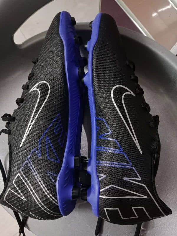 Nike Mercurial Vapor 15 Club – Brand New  Perfect for Speed & Agility! 4