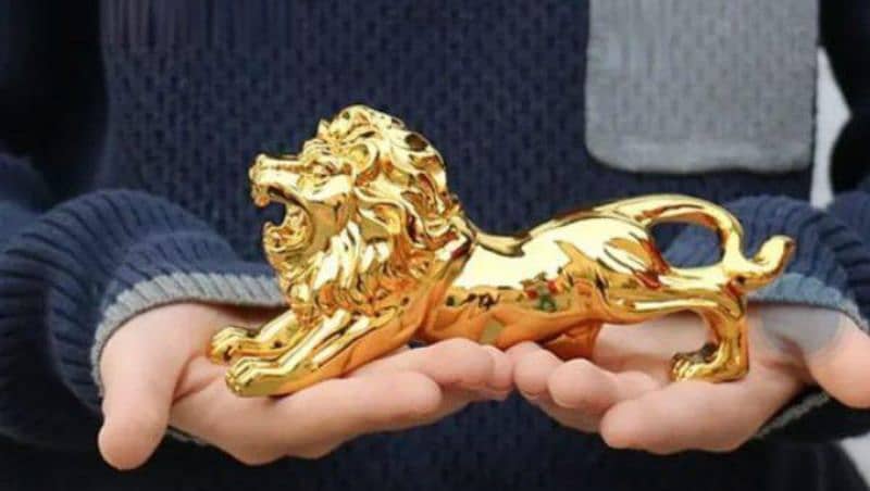 Decoration Golden lion for table | decoration lion for car dashboard 0