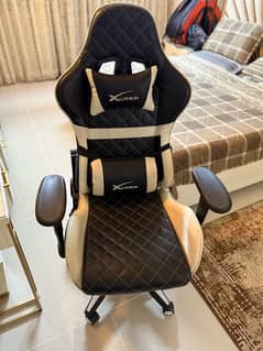 White Gaming chair for Sale