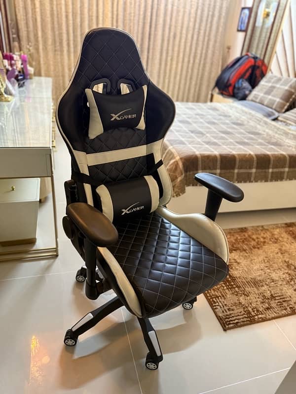 White Gaming chair for Sale 1