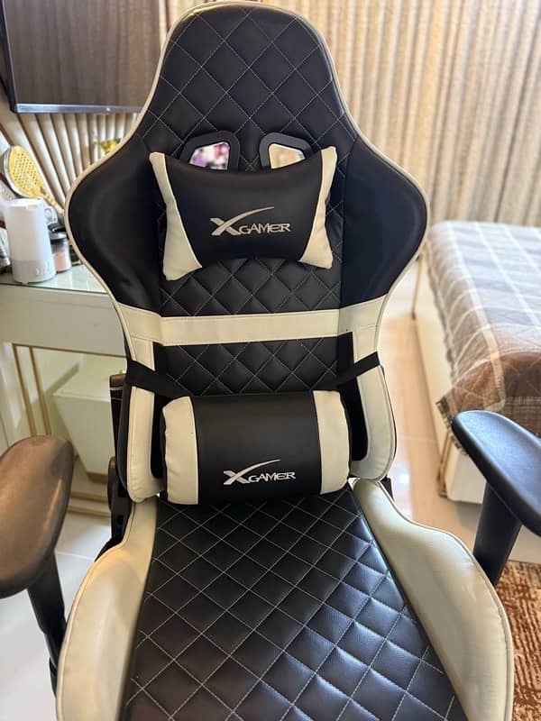 White Gaming chair for Sale 2