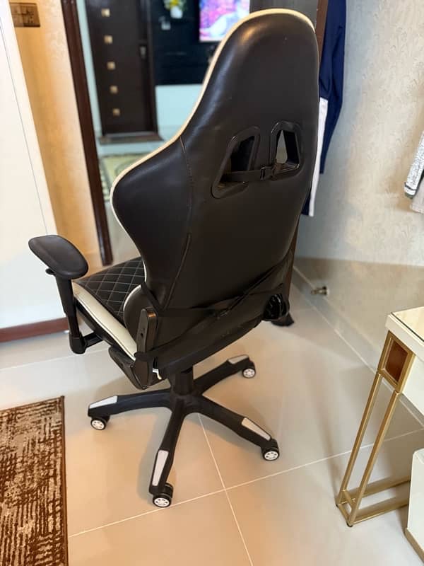 White Gaming chair for Sale 3