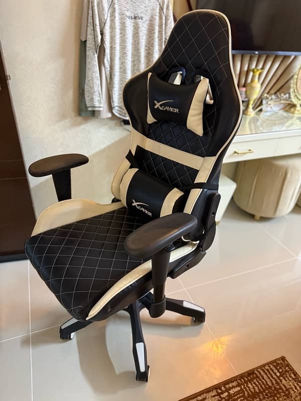 White Gaming chair for Sale 4