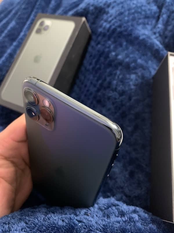 iPhone 11 Pro Max 4