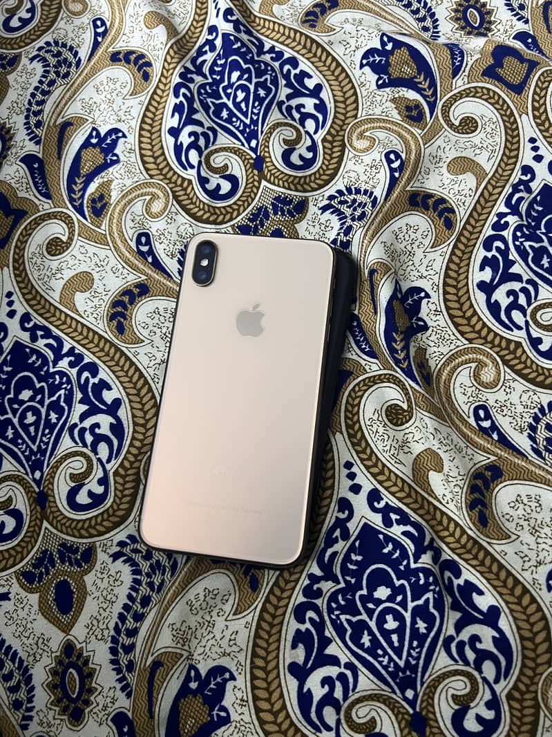 Apple iPhone XS Max 0