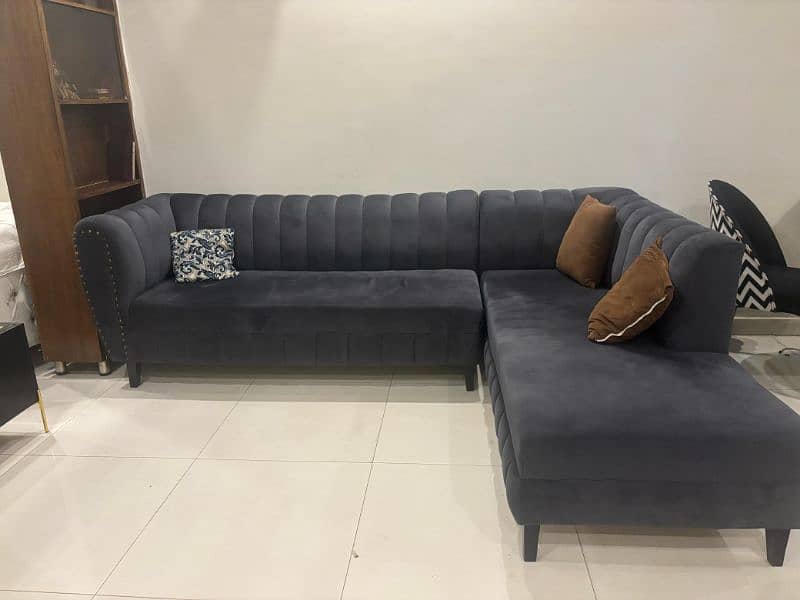 L shaped Sofa Lush Condition 1