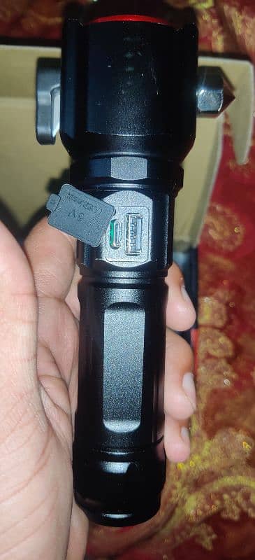 Multifunctional Emergency FlashLight 2