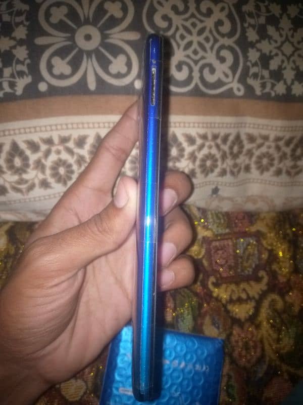 Vivo mobile for urgent sell 4