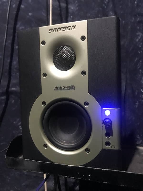 studio monitors samson 3.5 pair 1