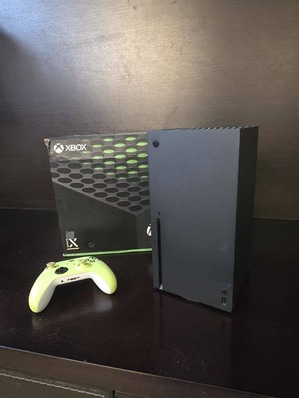 Xbox Series X - Console Plus All Box Accessories 0