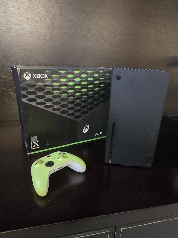 Xbox Series X - Console Plus All Box Accessories 1