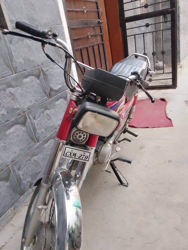 hi 70 bike ha bilkul new ha 1st owner ha 21 model shap ma ha 24 regist 1