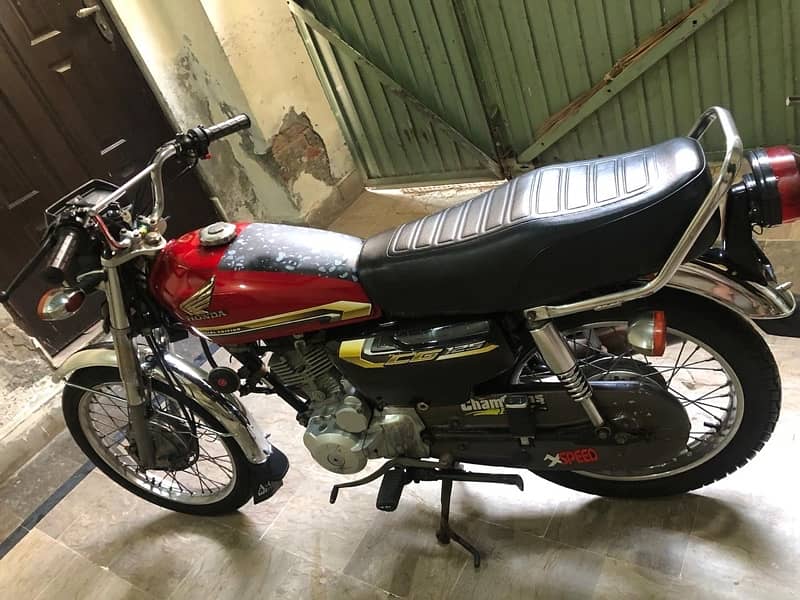 urgent sale Honda 125 special edition 03201808800 3