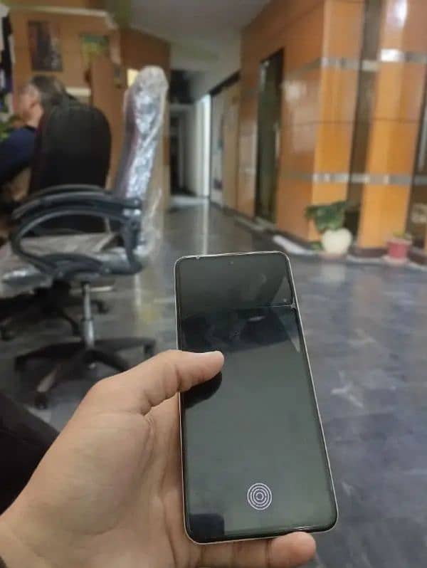 Realme 12+ 5G 8/256 for sale 3