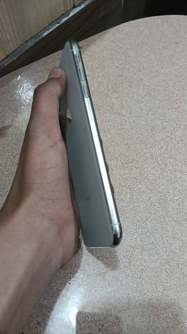 iPhone xs max silver white 3