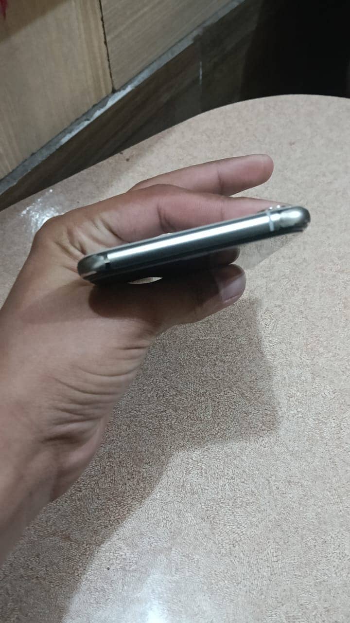 iPhone xs max silver white 6