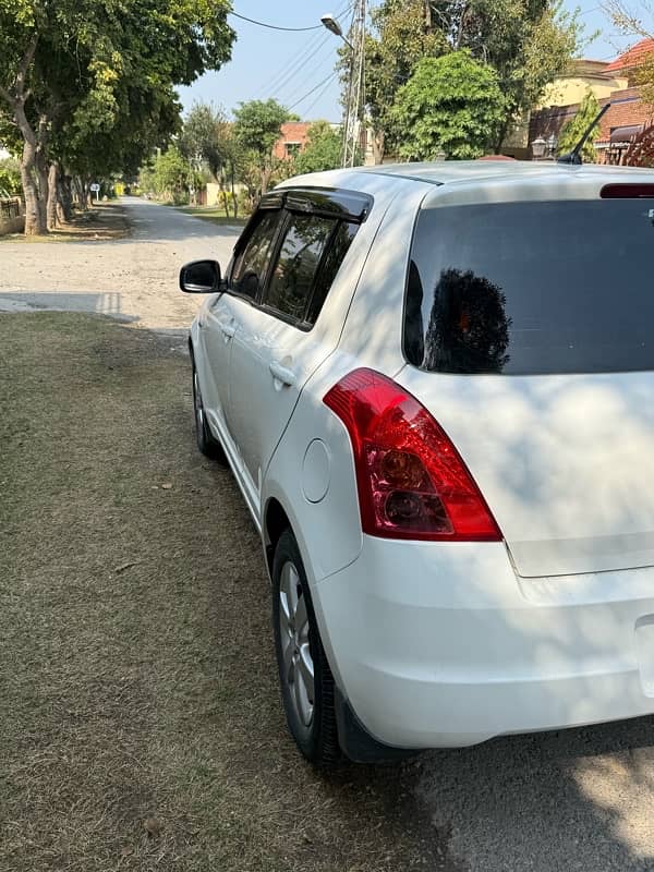 Suzuki Swift 2015 DLX TOTAL GENUINE 2