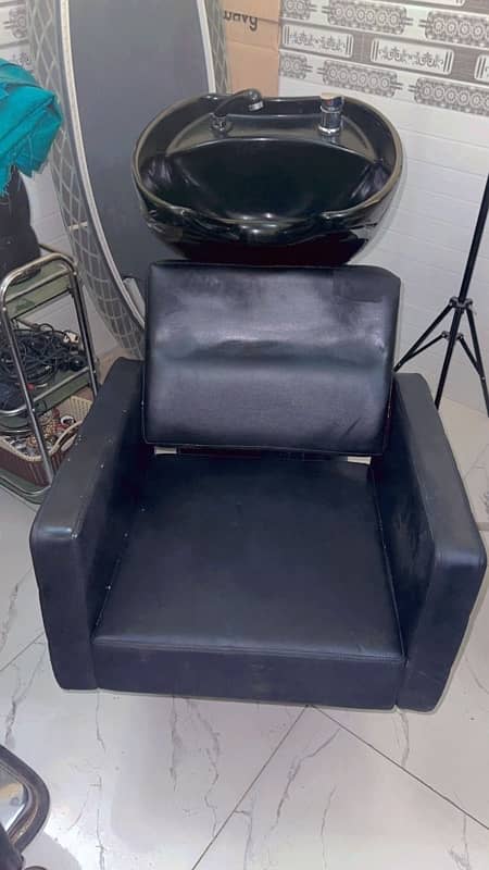 saloon chairs and shampoo unit for sale 3