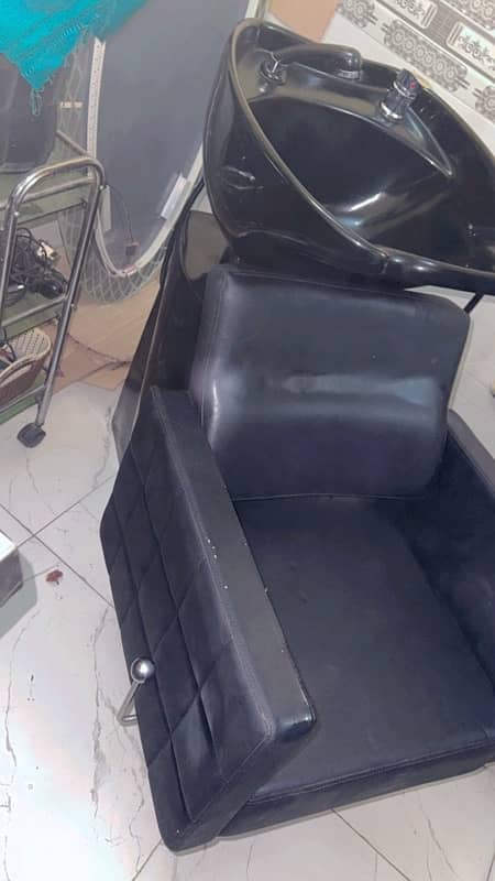 saloon chairs and shampoo unit for sale 5