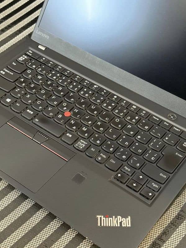 Lenovo laptop 7th generation i5 looks like new 8 gb ram and 320gb ssd 0