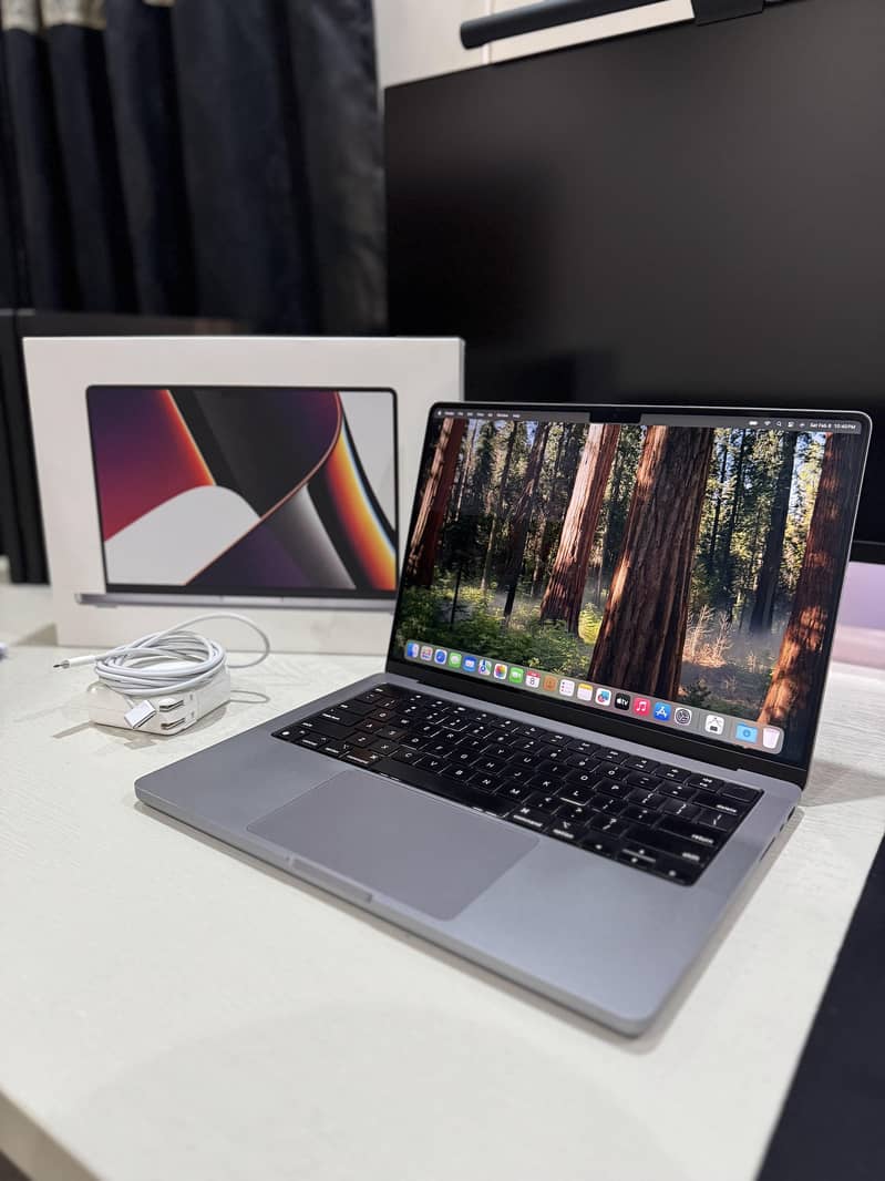 Apple Macbook: M1 Pro Macbook Pro 14 Inch Display 0