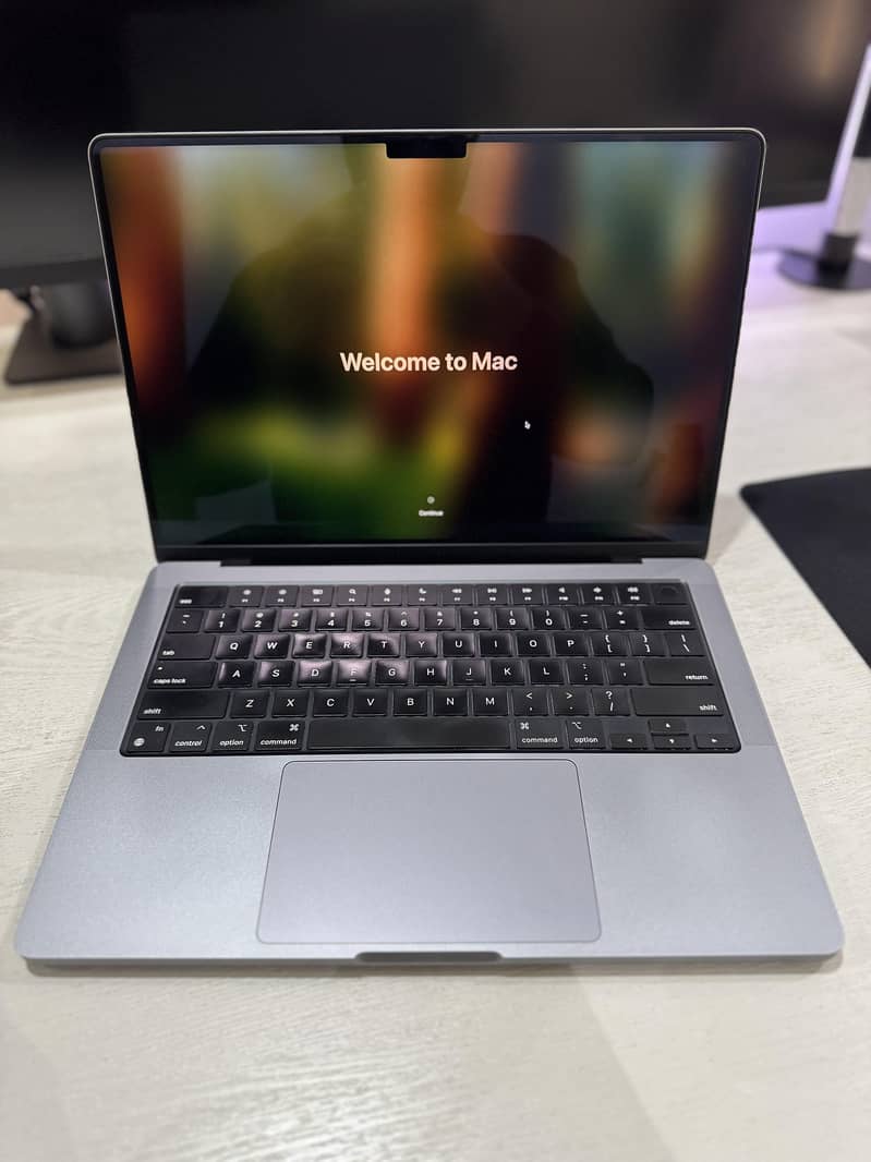 Apple Macbook: M1 Pro Macbook Pro 14 Inch Display 3