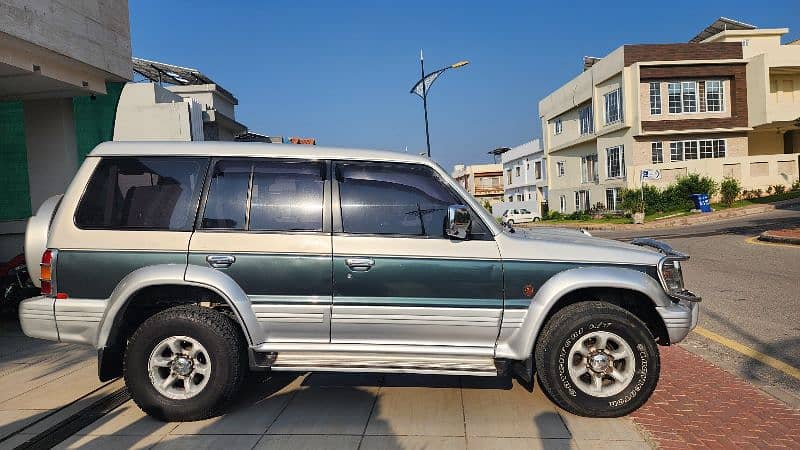 Mitsubishi Pajero 1993 2