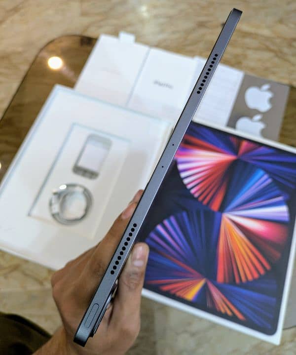 iPad Pro 12.9 5th Gen M1 Chip Complete Box 2